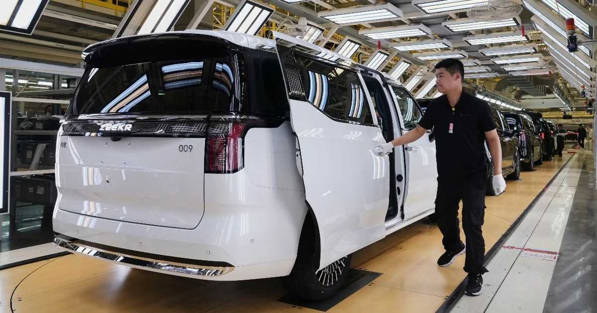 Investida chinesa na Europa: Geely lidera movimento e SAIC e Chery aceleram planos entre fábricas e parcerias