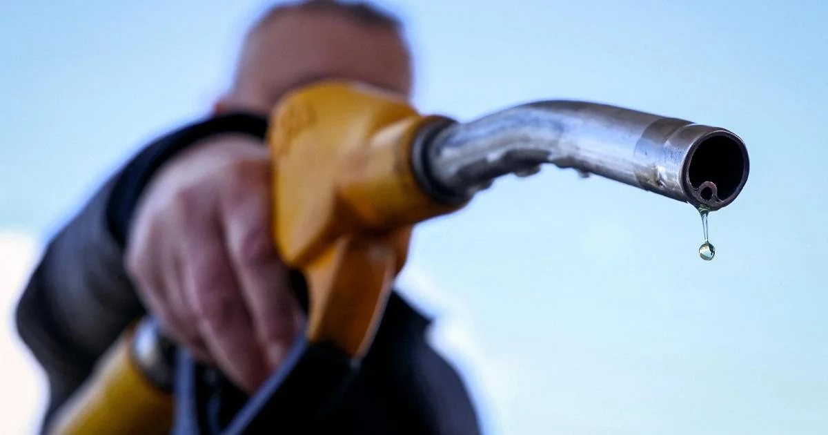 Governo estende corte das alíquotas de combustíveis até 22 de maio, mas redução é desigual entre diesel, gasolina e GPL