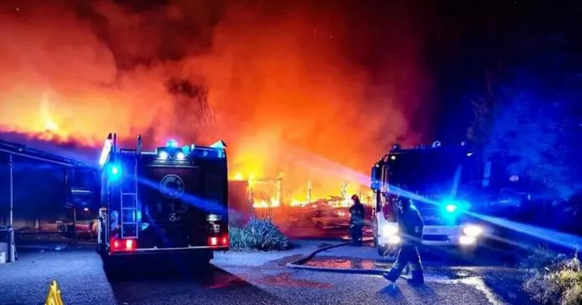 Incêndio atinge galpão em Settimo Torinese; autoridades negam achado de cadáver