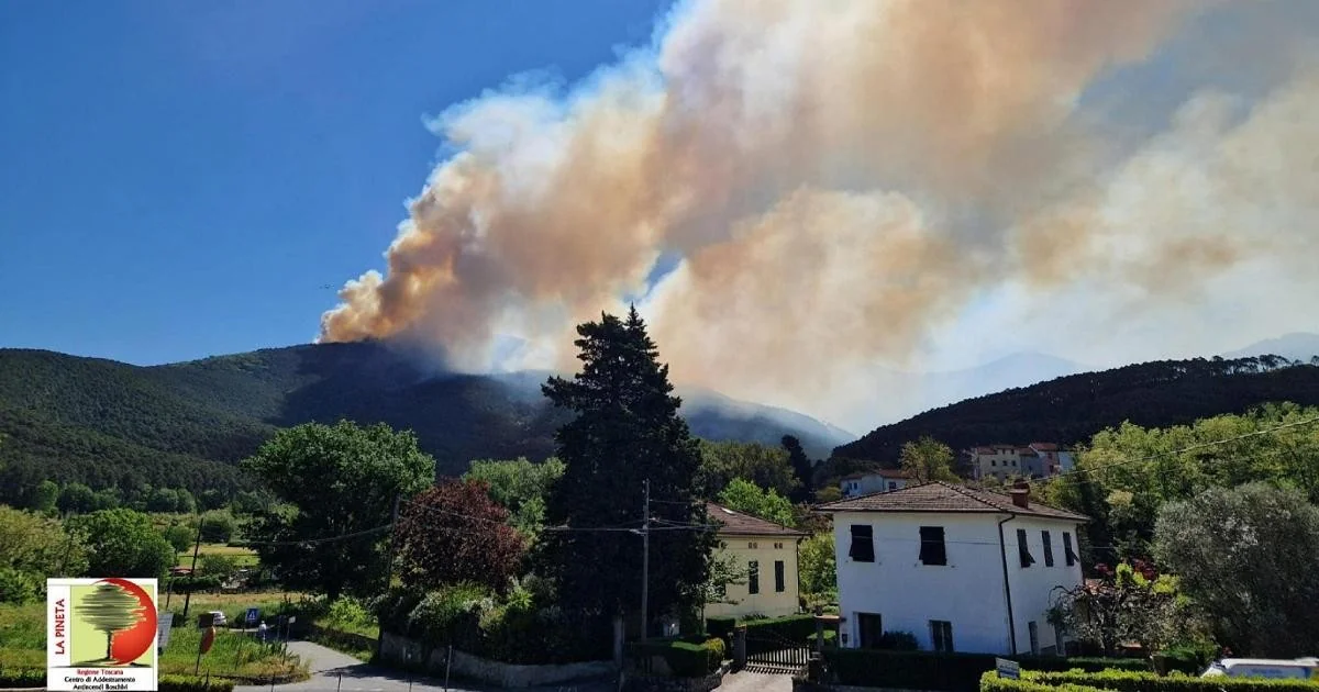 Incêndio no Monte Faeta mobiliza Exército e evacuação de milhares em Lucca e Pisa