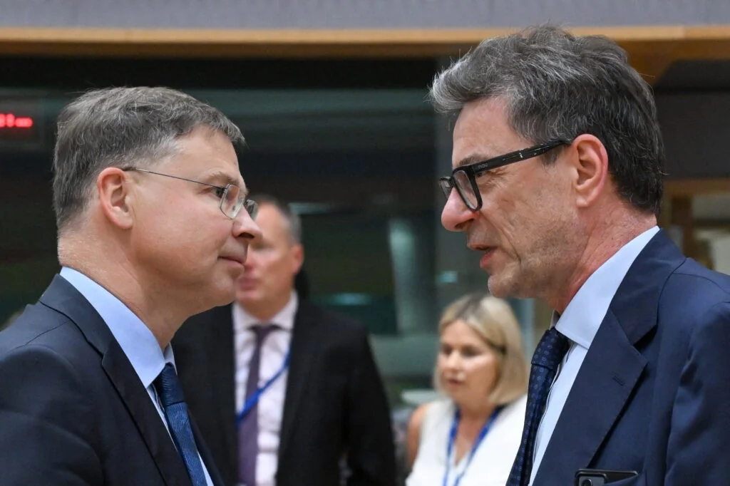 Governo e Comissão em confronto por flexibilidade no custo da energia; Giorgetti: “Servirão meses”
