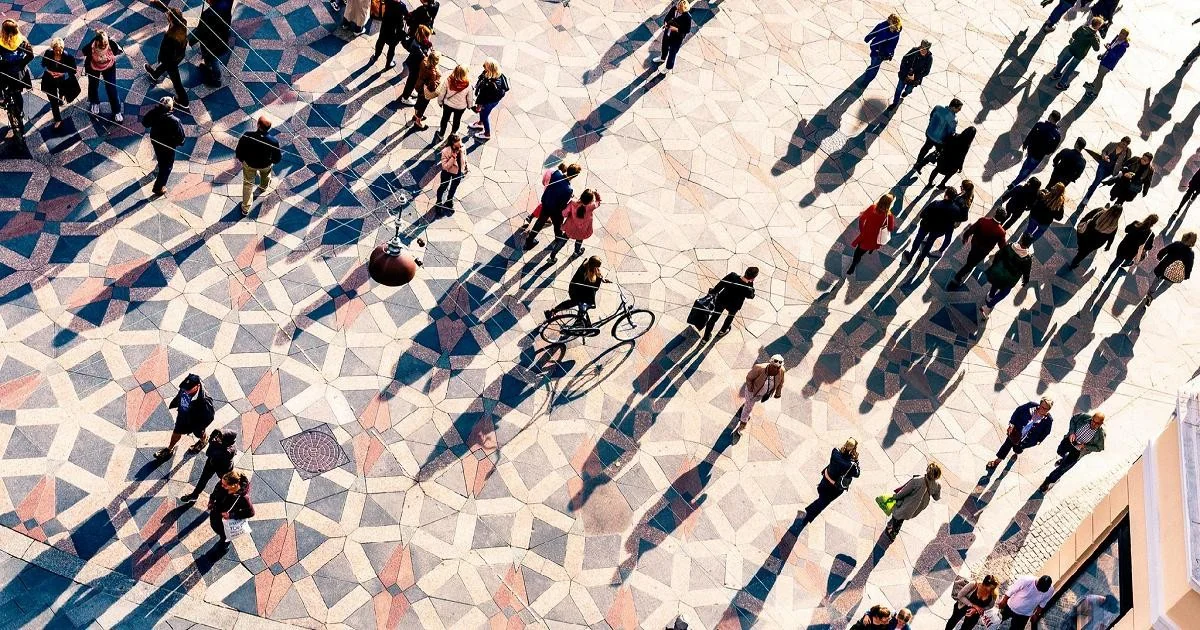 Itália envelhece e enfrenta crise demográfica: riscos e oportunidades para a economia