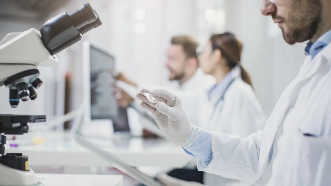 Tumor de ovário: jejum antes e após quimioterapia melhora resposta ao tratamento, mostra estudo italiano