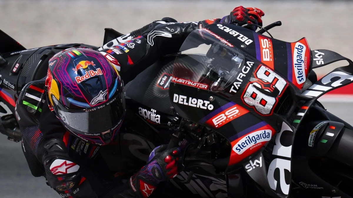 Jorge Martin cai nos testes de Barcelona: Aprilia confirma ausência de fraturas