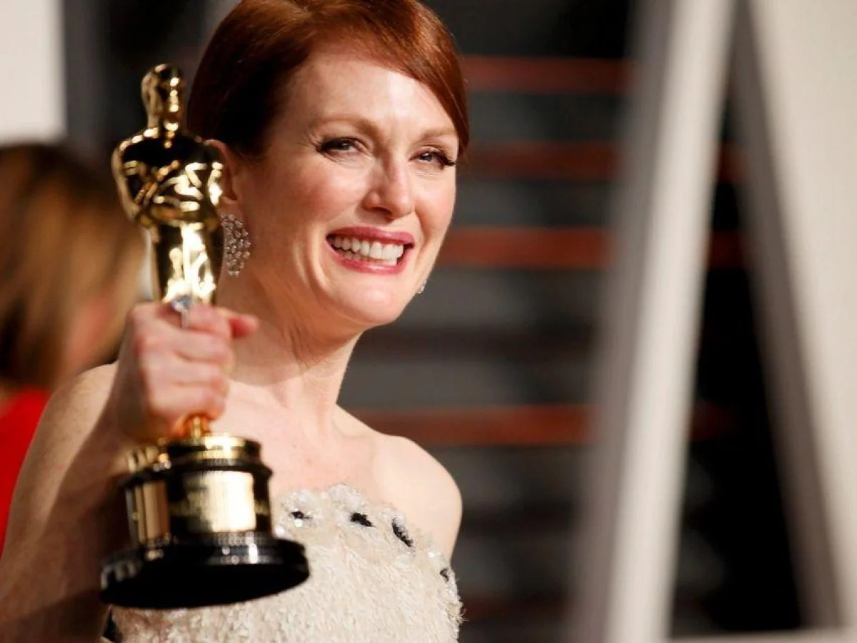 Julianne Moore diz não querer mais filmes com armas e explosões: o olhar crítico de Cannes