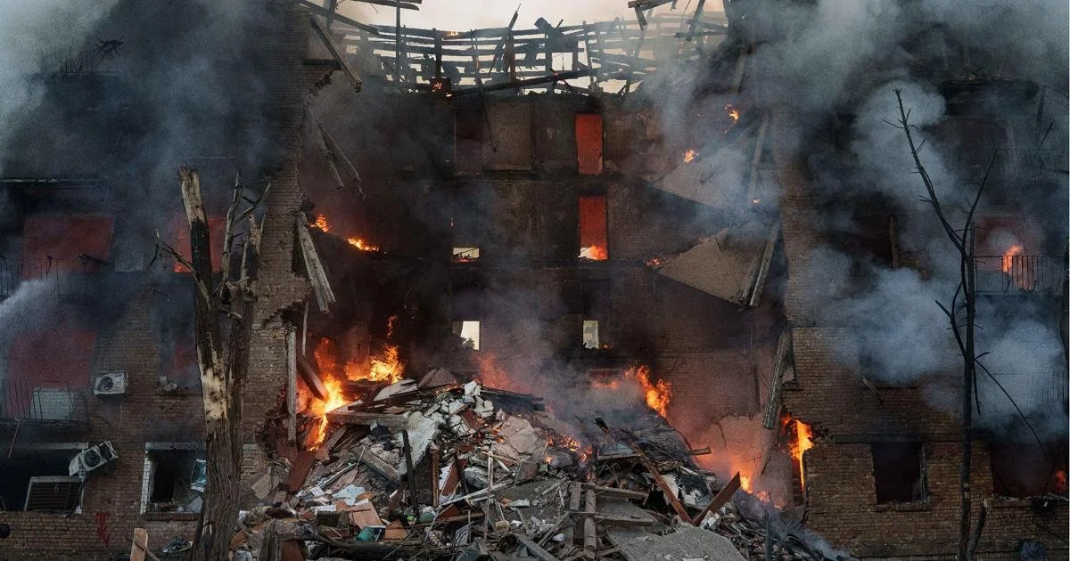 Kiev pede reunião de emergência da ONU após ataque com míssil Oreshnik; tensão aumenta com drones perto de Moscou