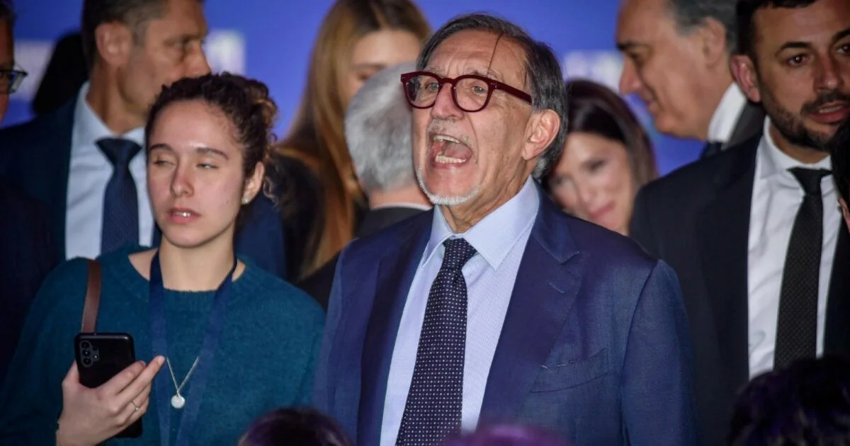 La Russa defende Almirante: “O MSI foi o partido mais democrático que conheci, até mais que Fratelli d'Italia”