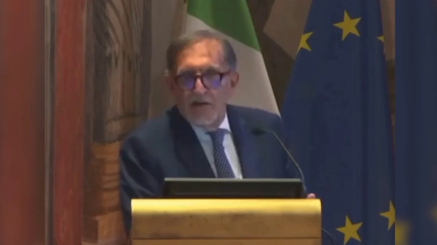 La Russa provoca polêmica com 'seduta a tre' envolvendo Gelmini e Carfagna em Palazzo Giustiniani