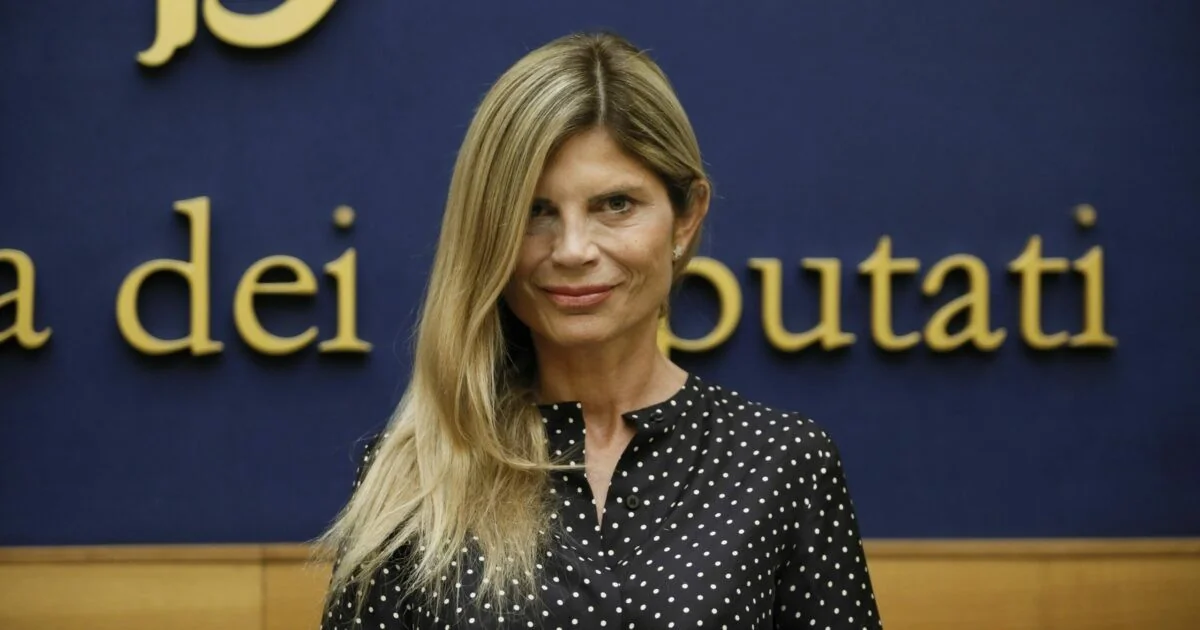 Laura Ravetto abandona a Lega e se filia a Futuro Nazionale de Roberto Vannacci