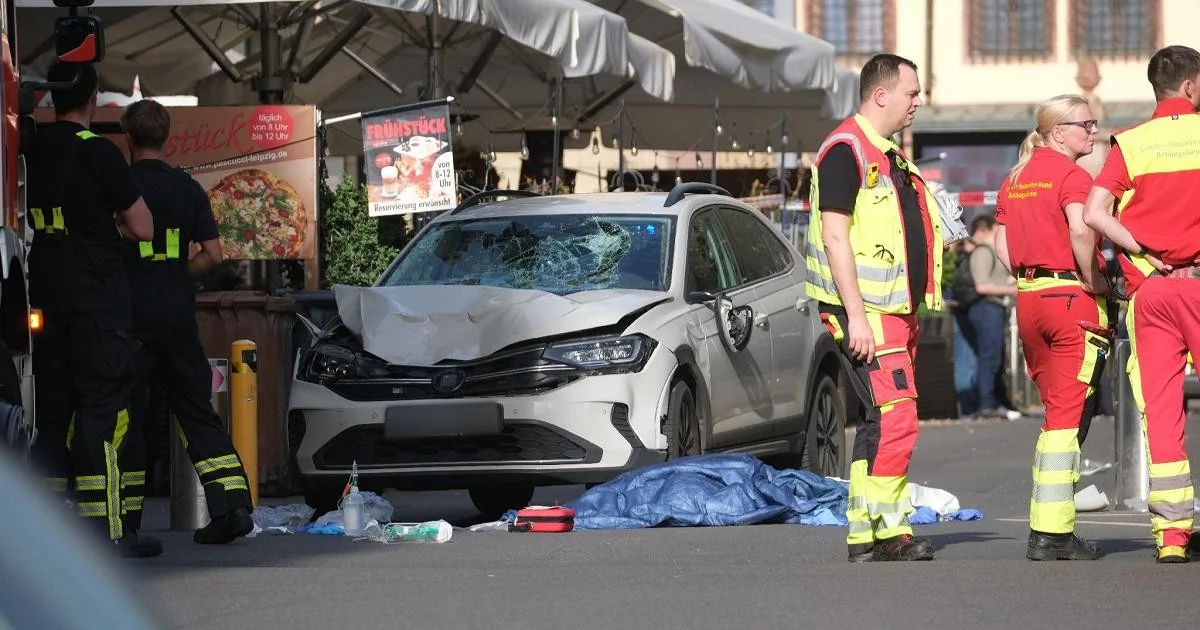 Carro investe contra pedestres no centro de Lipsia; ao menos 2 mortos, motorista detido