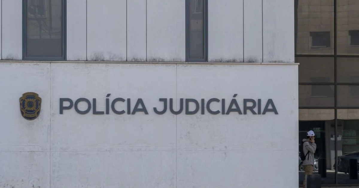 Mãe francesa abandona filhos de 3 e 5 anos à beira da estrada em Comporta; é detida em Fátima