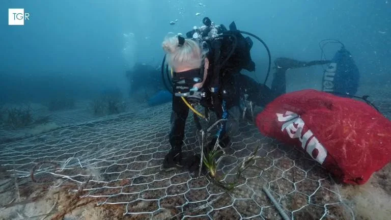 Maldivas: más condições meteorológicas suspendem buscas; quatro italianos permanecem presos em caverna a 60 m