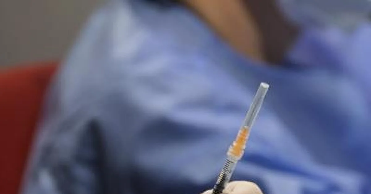 Após 2ª dose da Pfizer, Marta relata cheratoendotelite persistente desde 2021