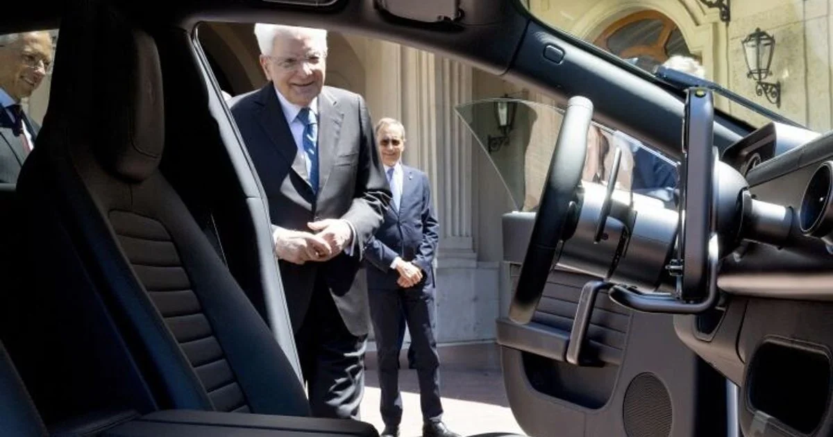 Mattarella conhece a nova Ferrari Luce elétrico no Quirinale: símbolo da transição do Cavallino