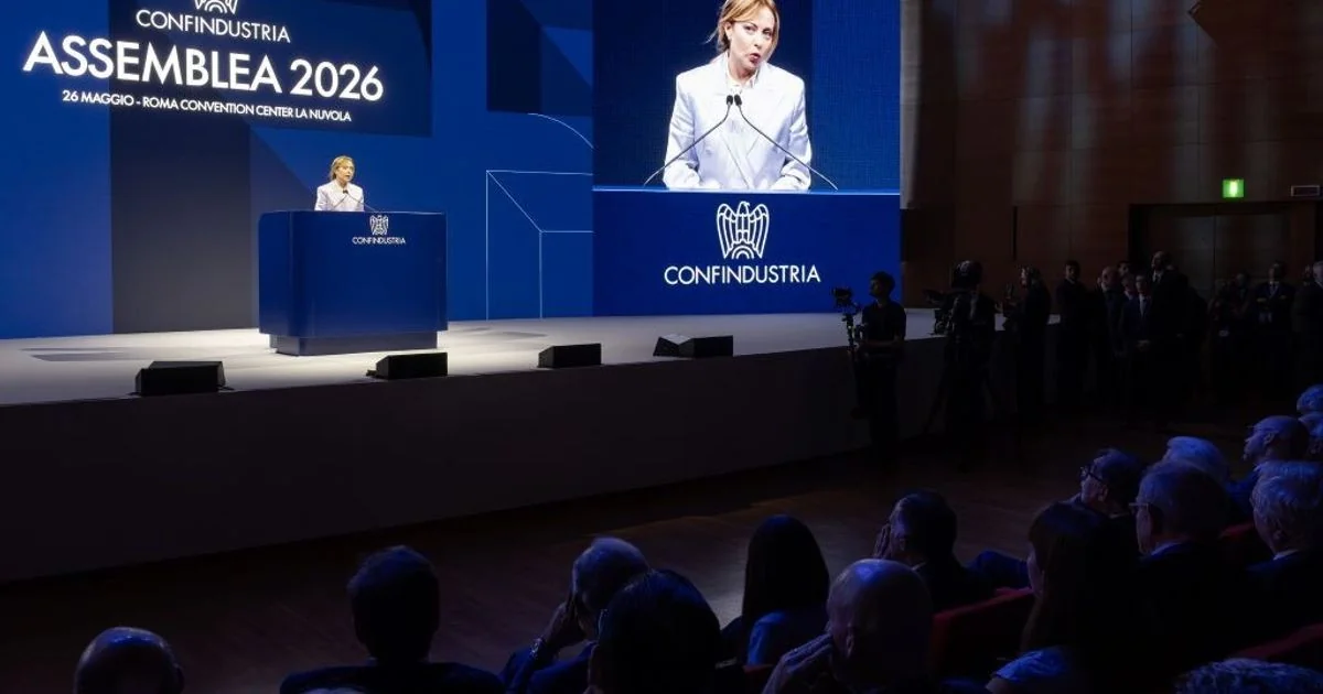 Meloni propõe 'cantiere comune' com industriais para desburocratizar a Itália; pede à UE agir 'menos e melhor'