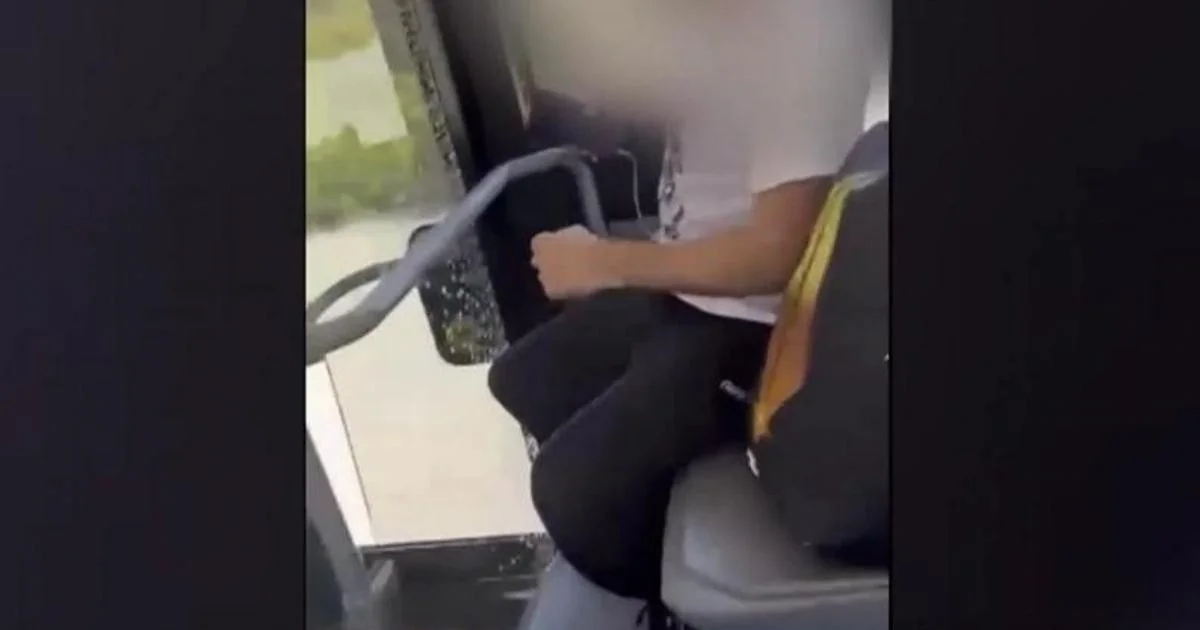 Motorista de ônibus agride adolescente com deficiência em Trani após cobrança de bilhete