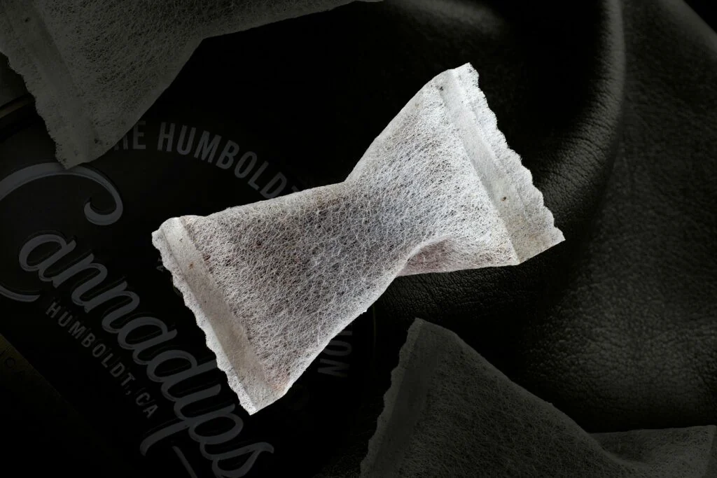 OMS alerta sobre nicotine pouches: nova ameaça global e embate sobre redução do dano