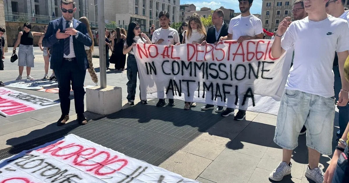 Mais de 8 mil em Palermo exigem verdade e justiça pelas stragi de Capaci; Maria Falcone: “Giovanni é nosso”