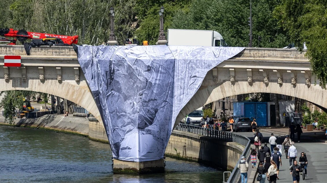 Começam as obras no Pont Neuf para 'La Caverne du Pont Neuf' de JR: arte efêmera envolve a alma de Paris