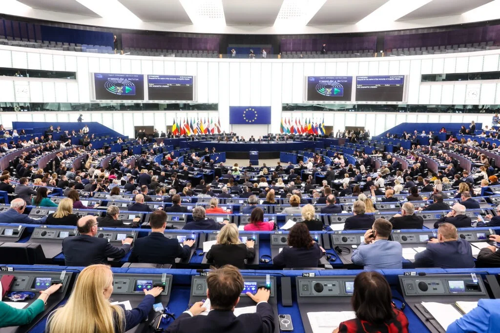 Parlamento Europeu aprova cotas e sobretaxas para proteger o aço europeu