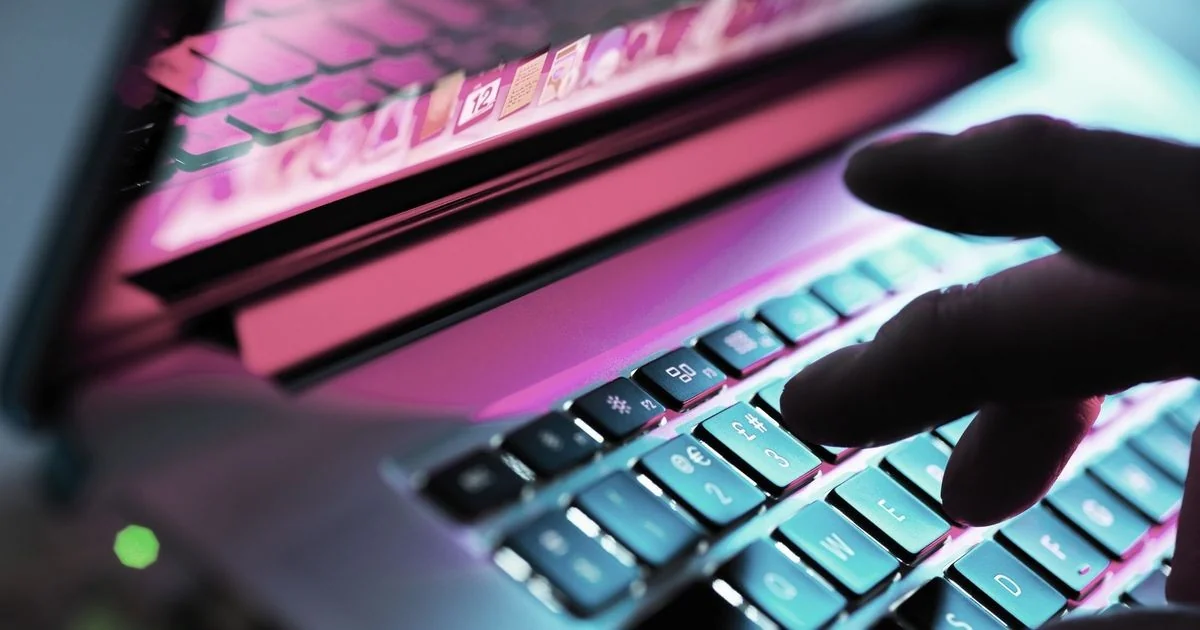 Parlamento Europeu propõe reconhecer o cyberbullying como reato europeu e endurecer sanções
