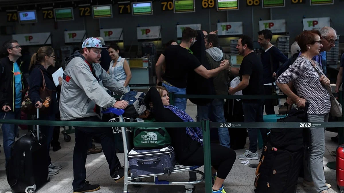 Portugueses querem muito viajar em 2026, mas crise do jet fuel pode complicar o verão