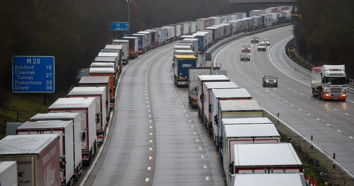 Governo prorroga corte das accisas, reduz desconto no diesel e suspende o paro dos caminhões