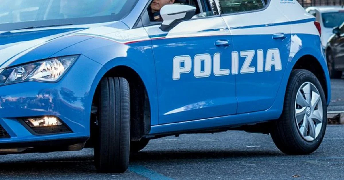 Psicoterapeuta de celebridades é preso por atos obscenos diante de menor em ponto de ônibus em Roma