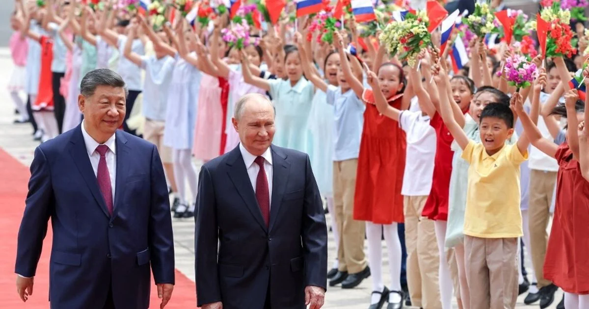 Putin e Xi reforçam aliança: contra o unilateralismo, apelo por cessar-fogo global e coordenação estratégica