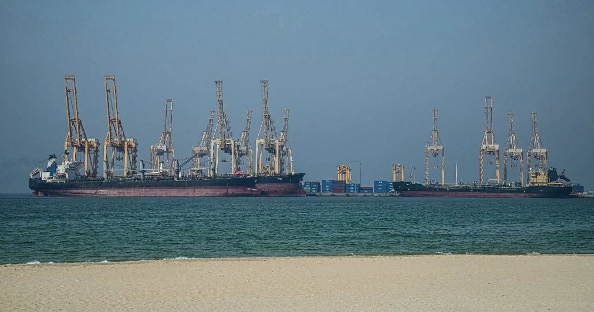 Rascunho de acordo reabre Estreito de Hormuz e exige renúncia ao armamento nuclear pelo Irã