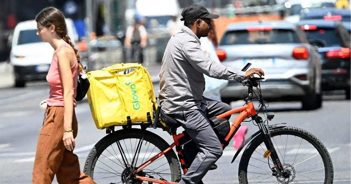 Rider agredido em Arezzo: dois menores são denunciados por ataques após recusar pagamento
