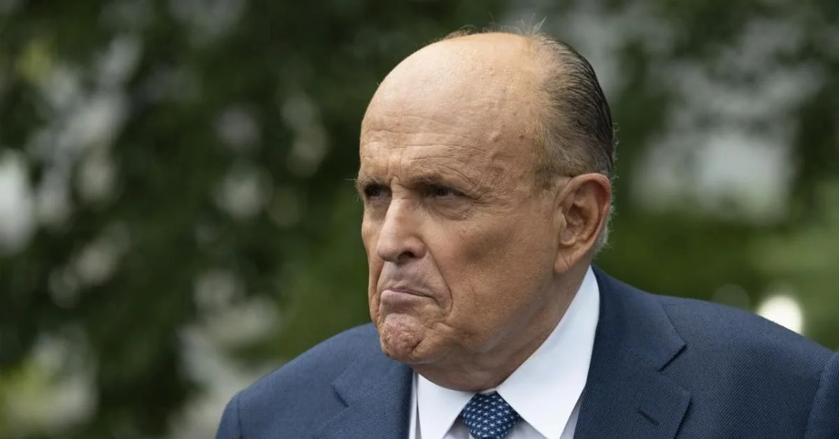 Rudy Giuliani internado na Flórida em estado crítico, mas estável; Trump o chama de 'um guerreiro'
