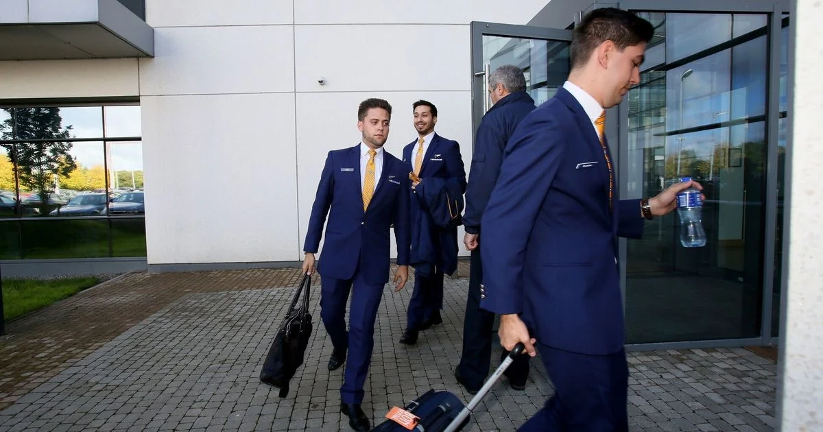 Ryanair pede proibição da venda de álcool nas primeiras horas e limita consumo: 'Não queremos passageiros embriagados a bordo'