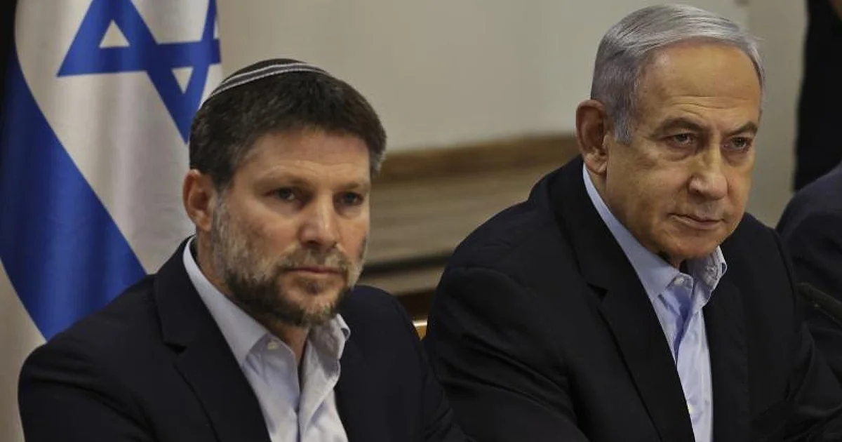 Smotrich afirma que a Corte Penal Internacional emitiu mandato de prisão e anuncia evacuação de Khan al-Ahmar