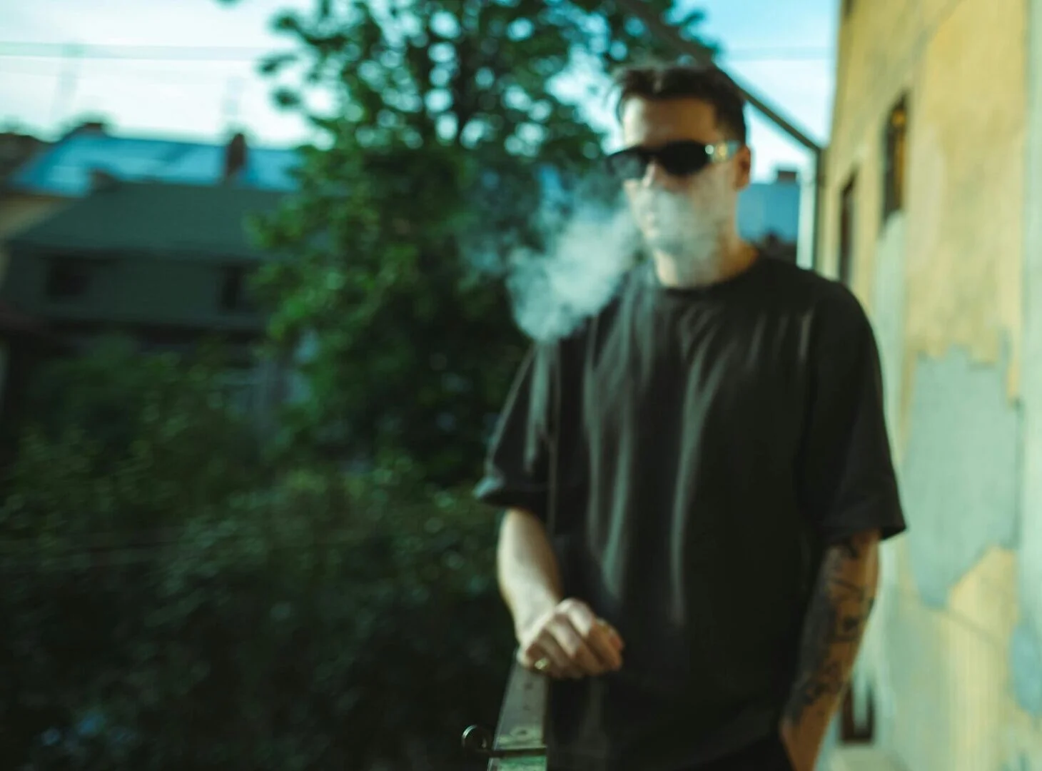 A sombra do tabaco sobre os jovens europeus: regulamentação perde o ritmo frente à indústria