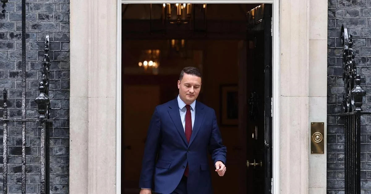 Crise interna no Labour: Streeting renuncia e lança desafio a Starmer enquanto James Murray assume Saúde