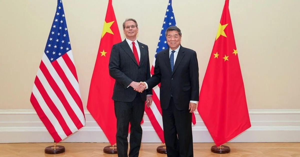 Tarifas em pauta: China e EUA realizam conversas comerciais em Seul antes da cúpula Trump‑Xi