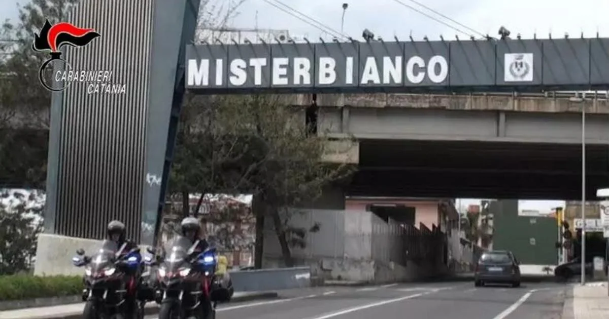 Tentado feminicídio em Misterbianco: filha vê agressão, liga para 112 e mulher é internada em estado crítico