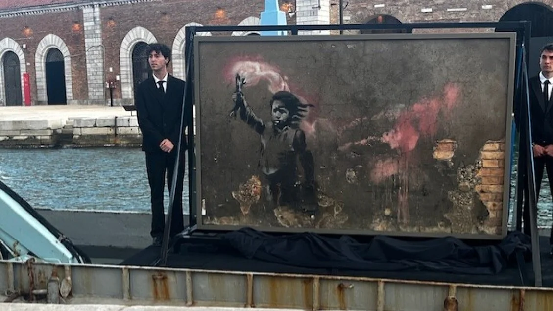 The Migrant Child de Banksy volta a ser visível em Veneza após restauração