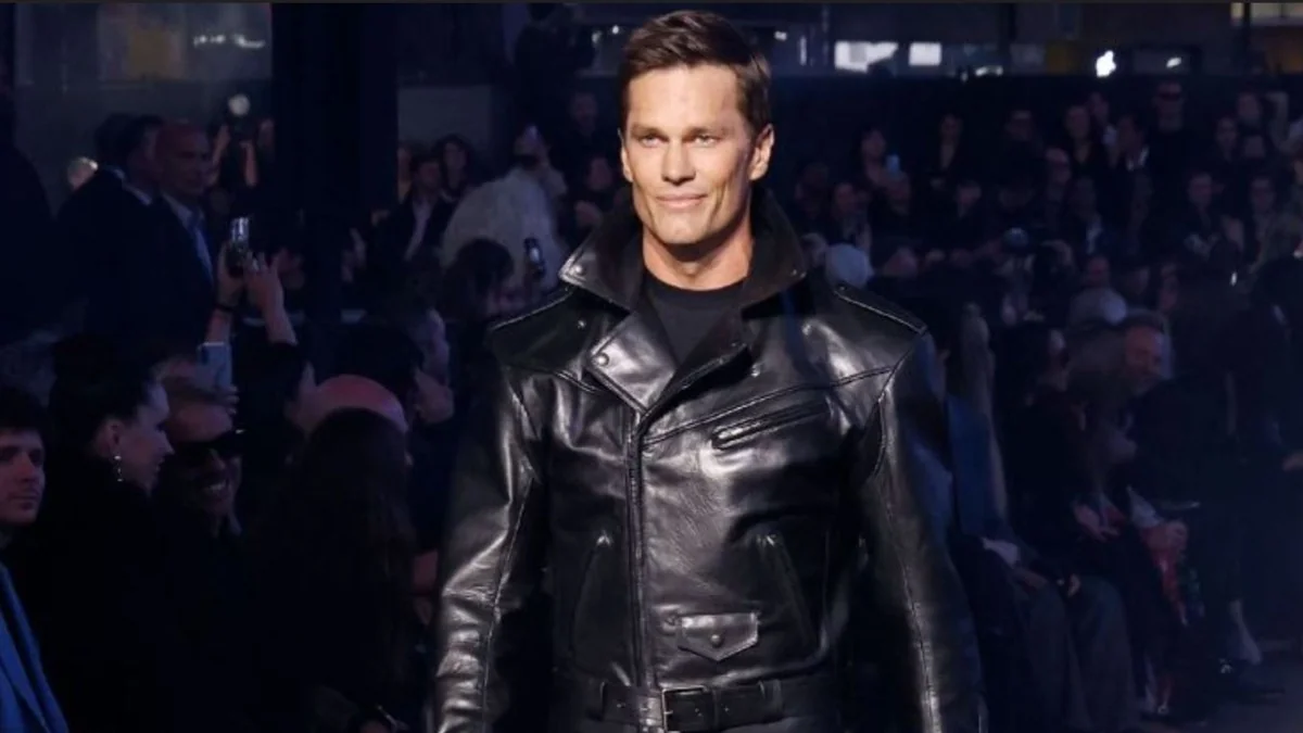 Tom Brady estreia como modelo na passarela de Gucci em Times Square