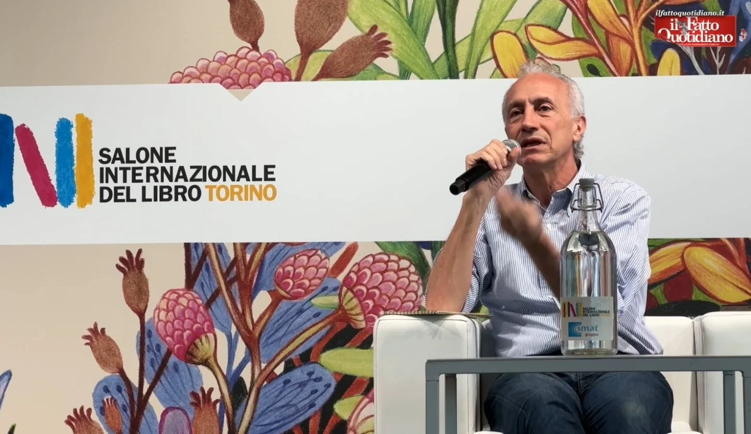 Travaglio no Salone del Libro: como as fake news dos media moldam narrativas sobre guerra, justiça e editoria