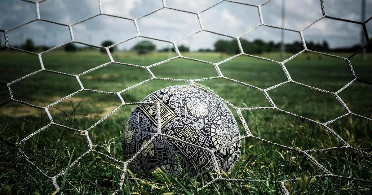 Treinador de 58 anos preso em Nápoles por abuso contra aluno de escola de futebol