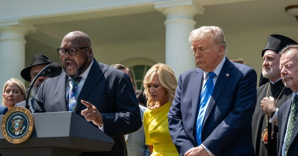 Trump lê trecho bíblico em evento 'Rededicate 250' no National Mall e reforça eixo religioso na política americana