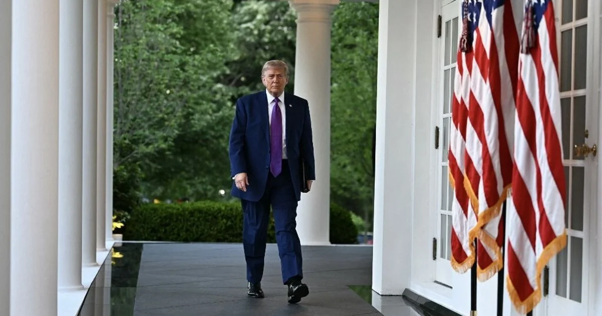 Trump confirma contatos diretos com o Irã e diz “não temos pressa”; Teerã recorre à Corte de Haia