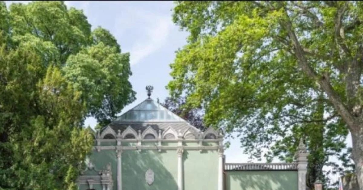 UE volta a criticar abertura do pavilhão russo na Biennale: disputa sobre possíveis violações das sanções