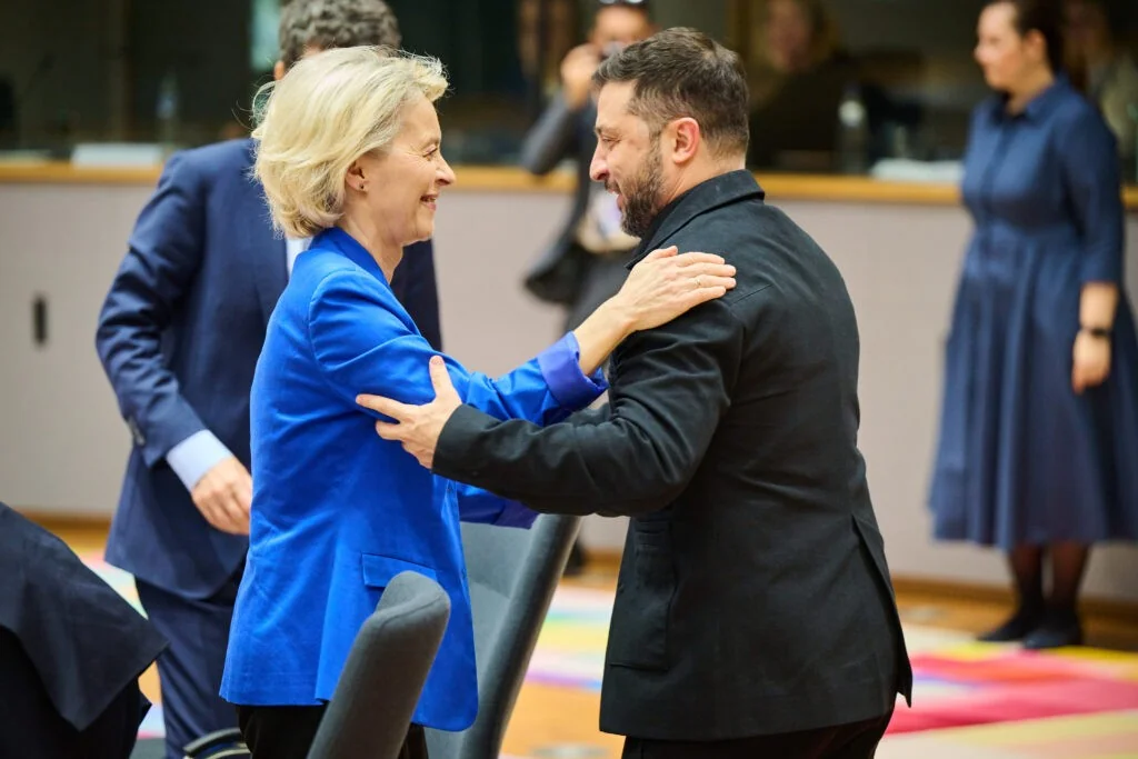 Comissão Europeia assina memorando com a Ucrânia: primeiros €3,2 bi devem ser liberados até junho