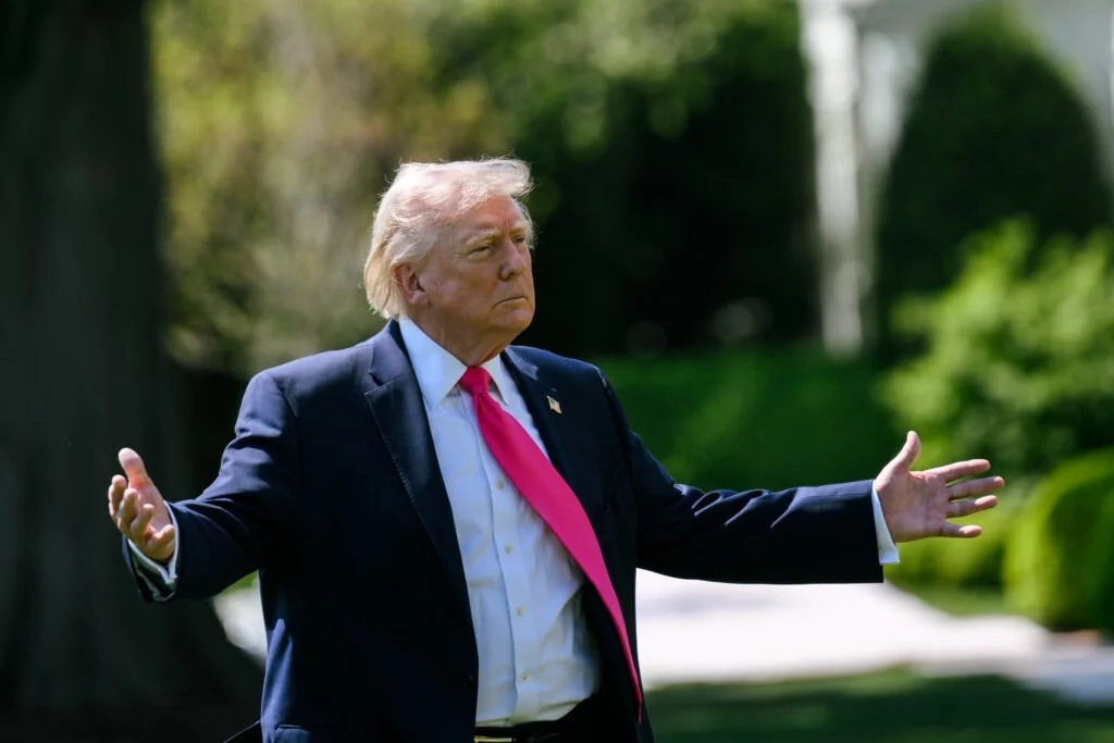 UE mantém calma e alerta após ameaças de Trump de aumentar taxas sobre automóveis: “Todas as opções sobre a mesa”
