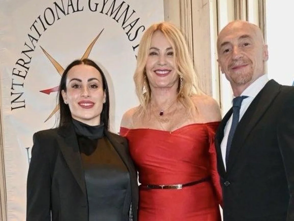 Vanessa Ferrari e Jury Chechi são introduzidos na Hall of Fame da ginástica em Oklahoma City