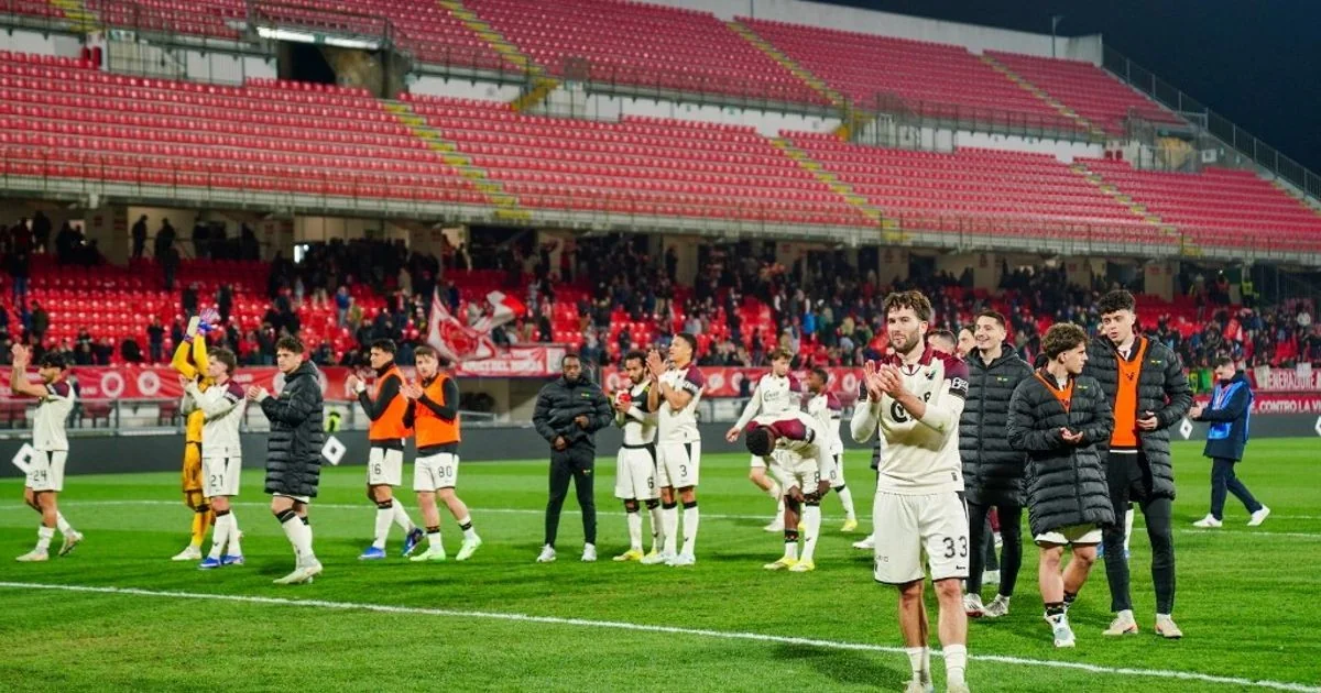 Venezia volta à Serie A com um empate e a derrota do Monza: festa antecipada dos lagunari