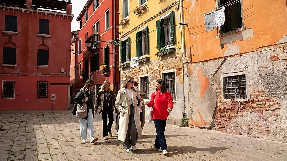 Como visitar cidades saturadas com responsabilidade: roteiros de um dia em Barcelona, Veneza e Paris